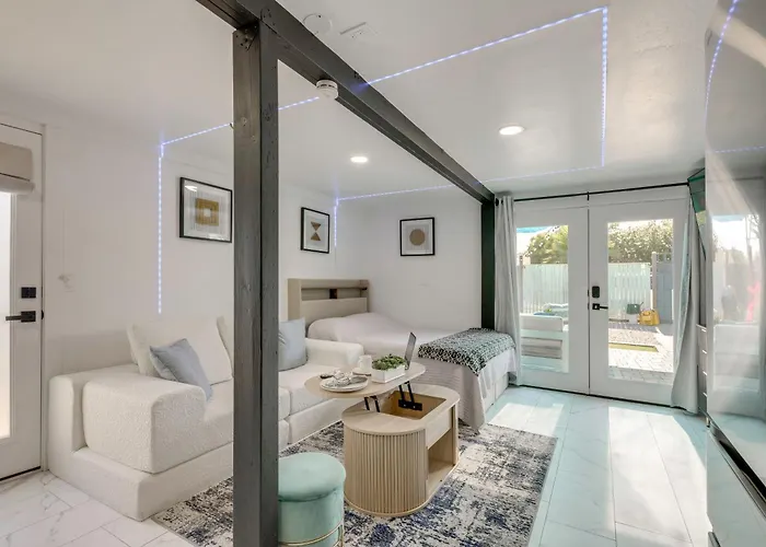 Sleek 4 Mi To Dtwn Phoenix: Pets Welcome!