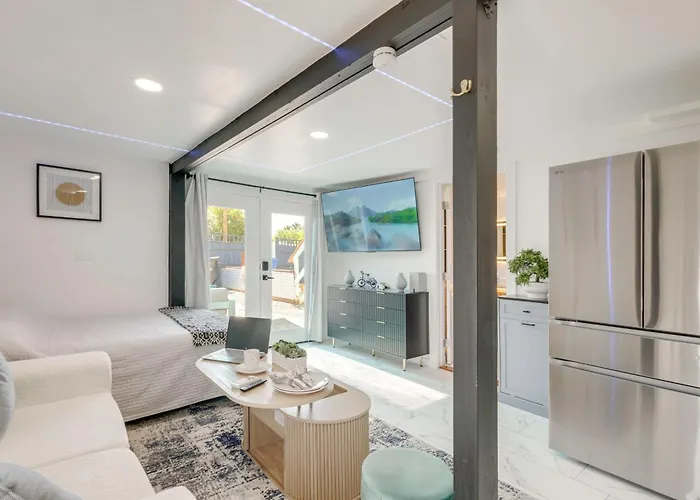 Sleek 4 Mi To Dtwn Phoenix: Pets Welcome! Apartment